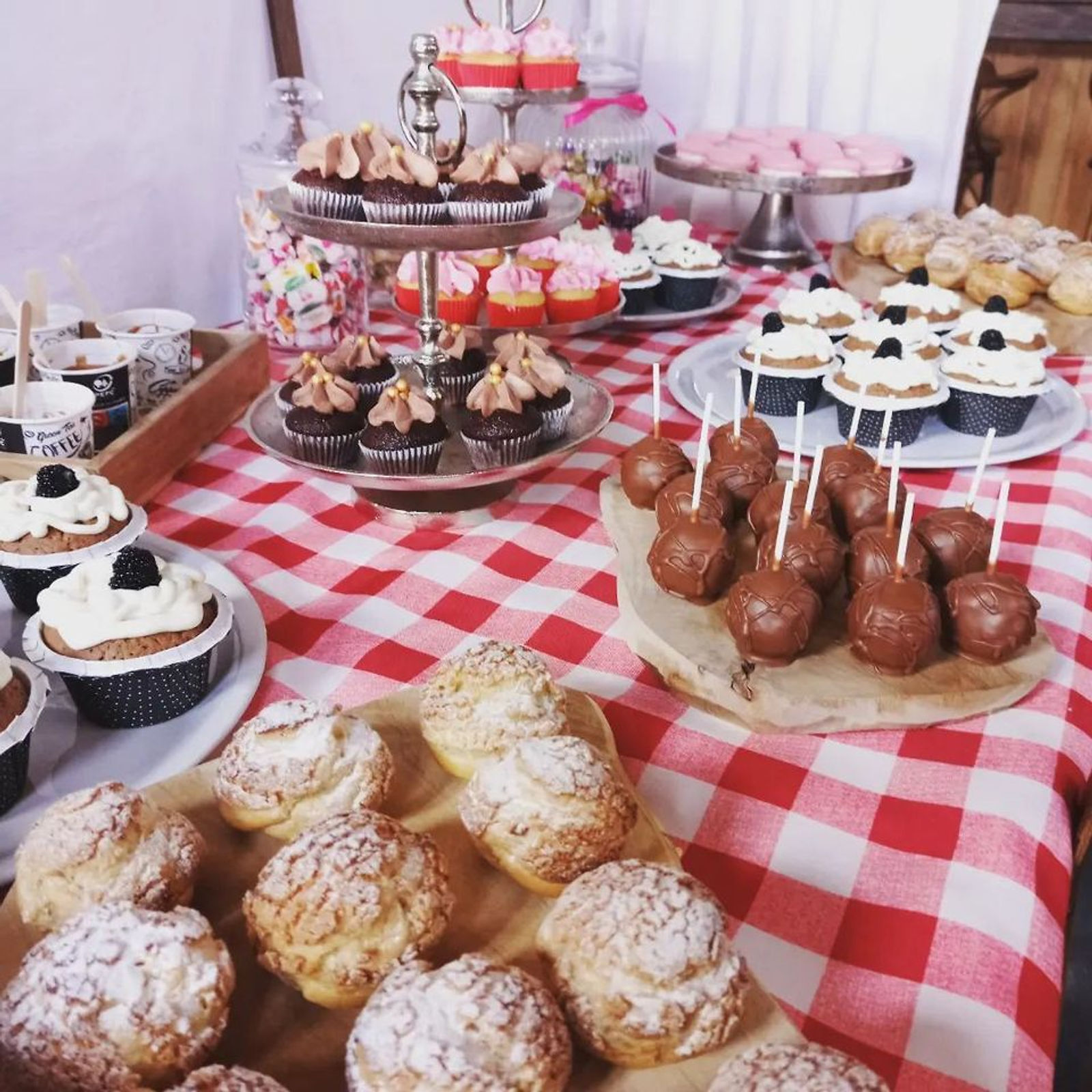 buffet_amandincakes.jpg
