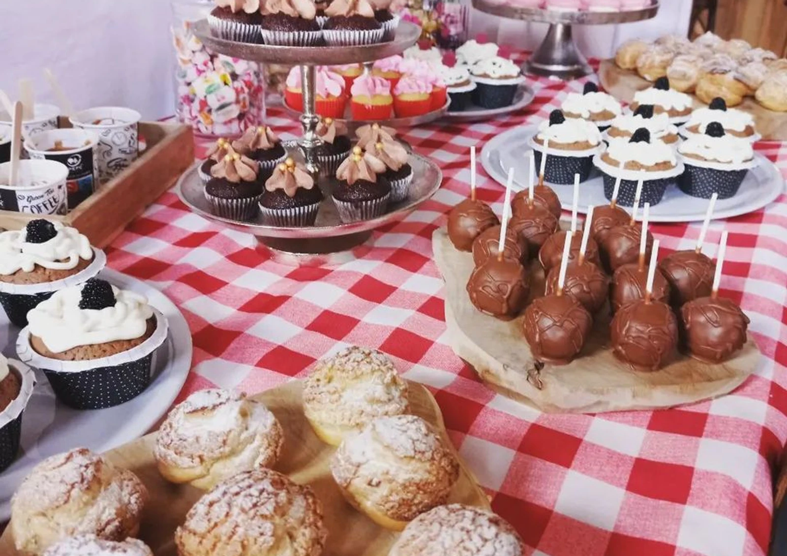 buffet_amandincakes.jpg
